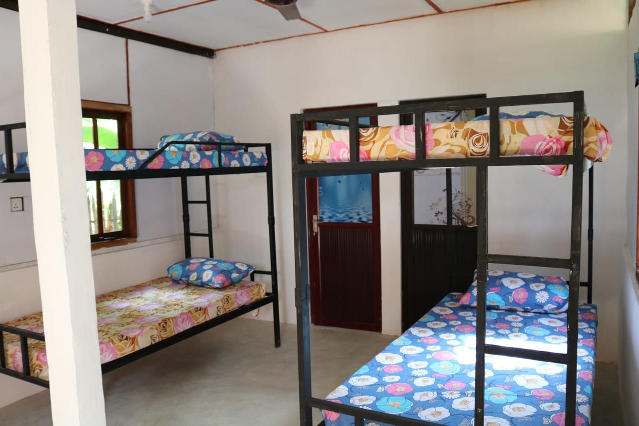 Wanderers Hostel Trincomalee Exteriör bild