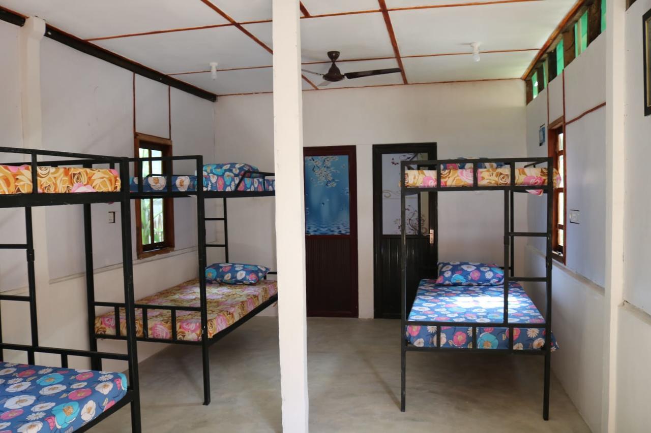Wanderers Hostel Trincomalee Exteriör bild