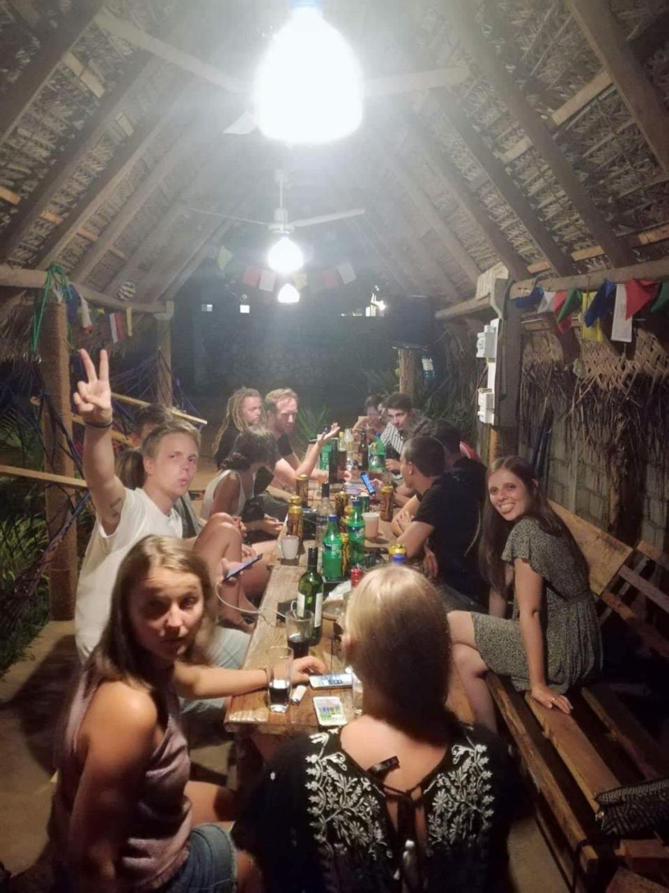 Wanderers Hostel Trincomalee Exteriör bild