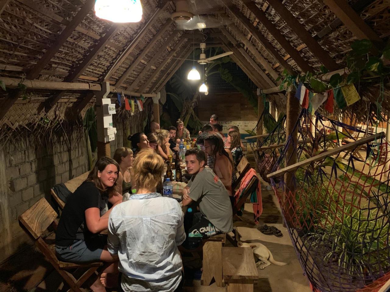 Wanderers Hostel Trincomalee Exteriör bild