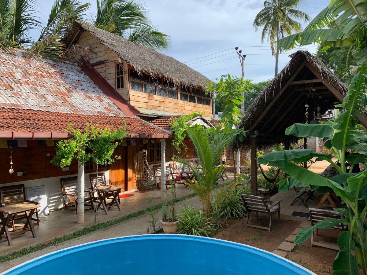 Wanderers Hostel Trincomalee Exteriör bild